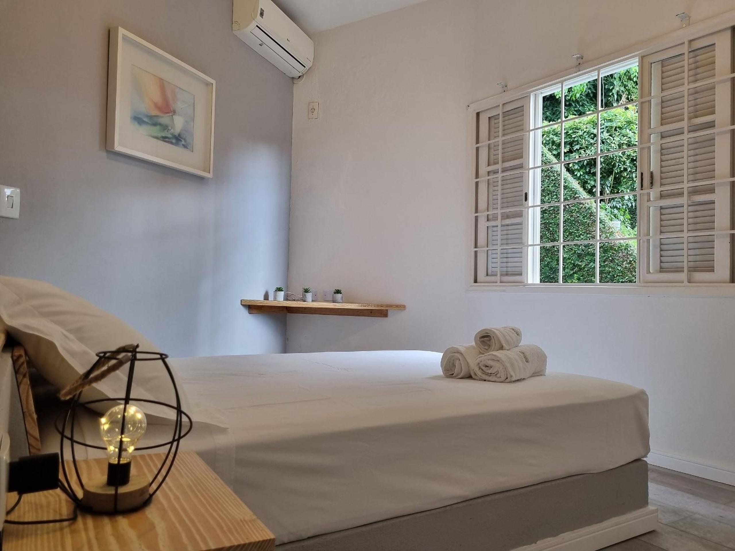 Casas com jacuzzi e churrasqueira a 500 metros da Praia do Perequê na Ilhabela