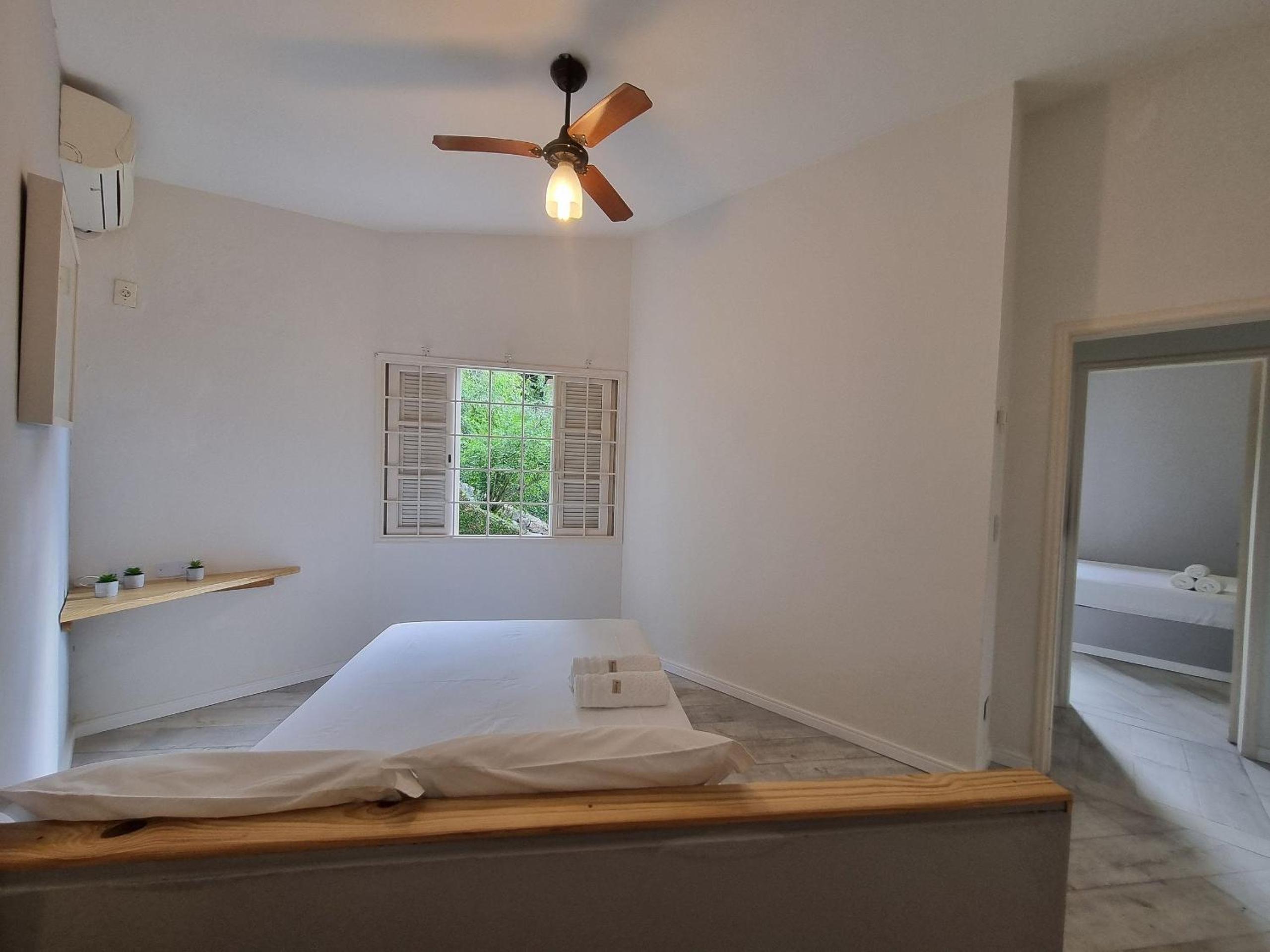 Casas com jacuzzi e churrasqueira a 500 metros da Praia do Perequê na Ilhabela
