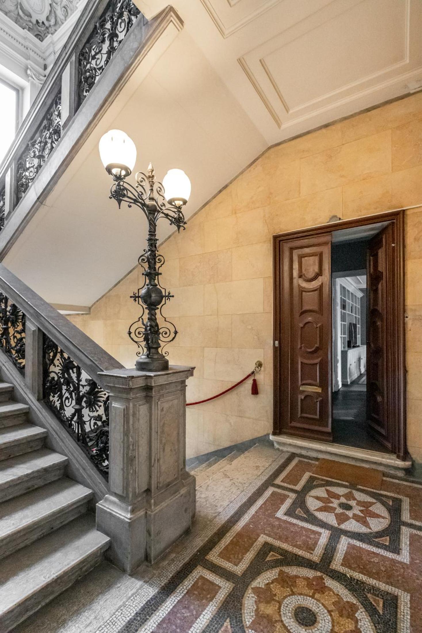 Noble Luxurious Palais