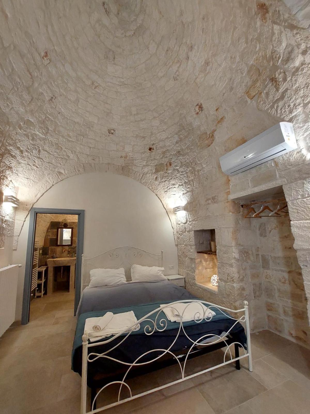Trulli Carlo Anna view 3