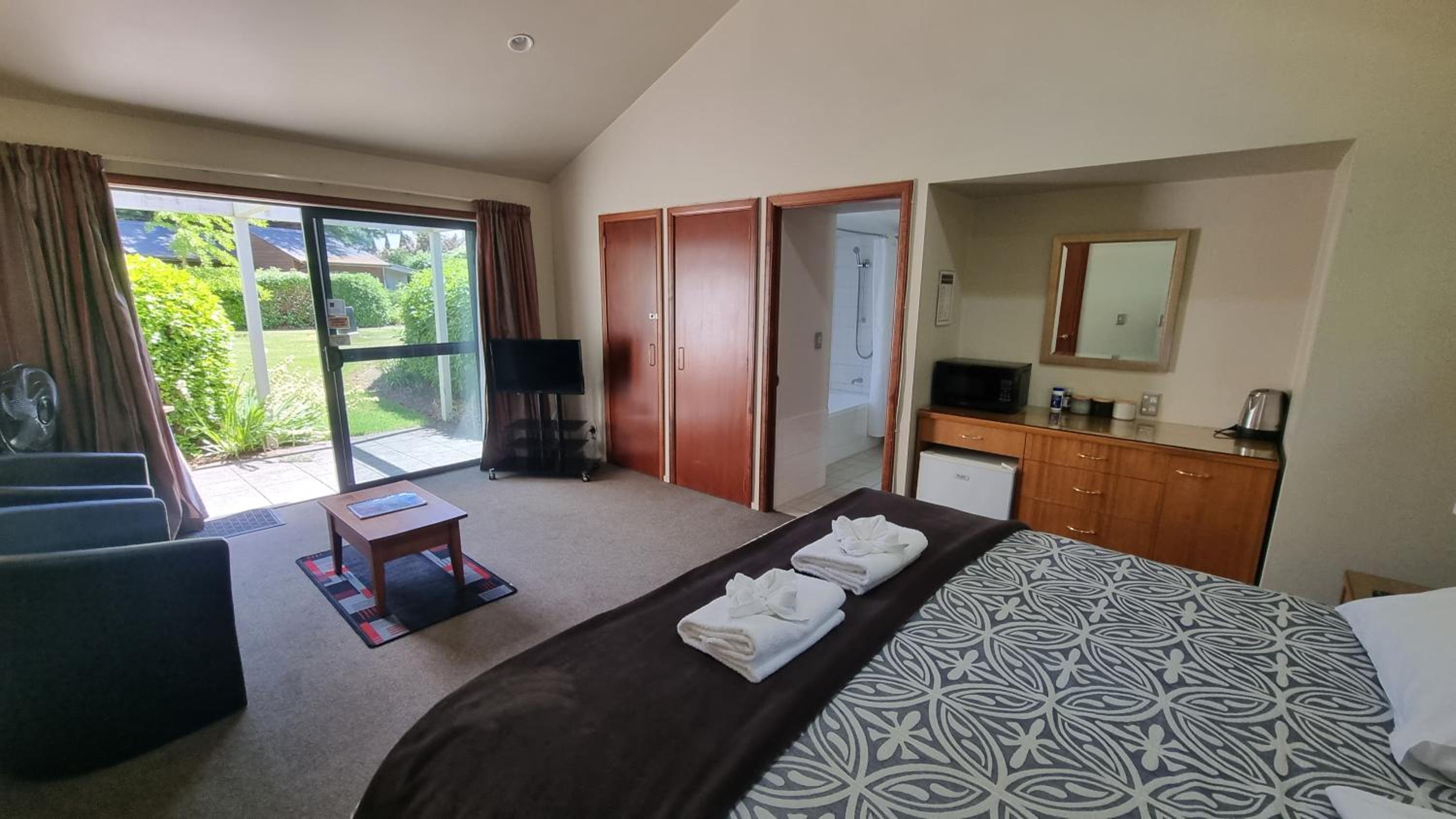 18 Jollies Pass Road - Garden Studio 346 view 2
