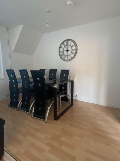 Modern Two Bed House Close To City Centre