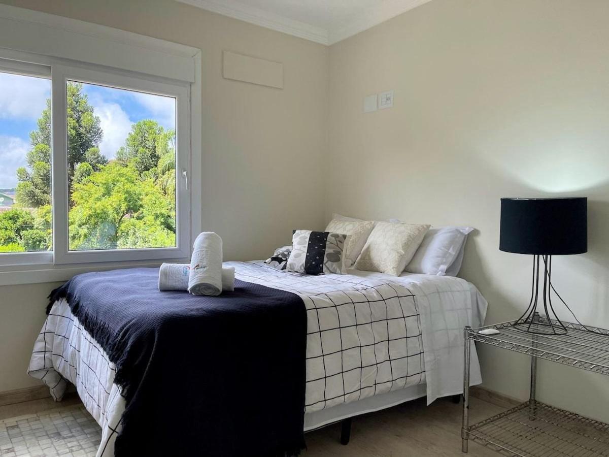 Casa TRIPLEX 3 dorm a 6QD RUA COBERTA CANELA