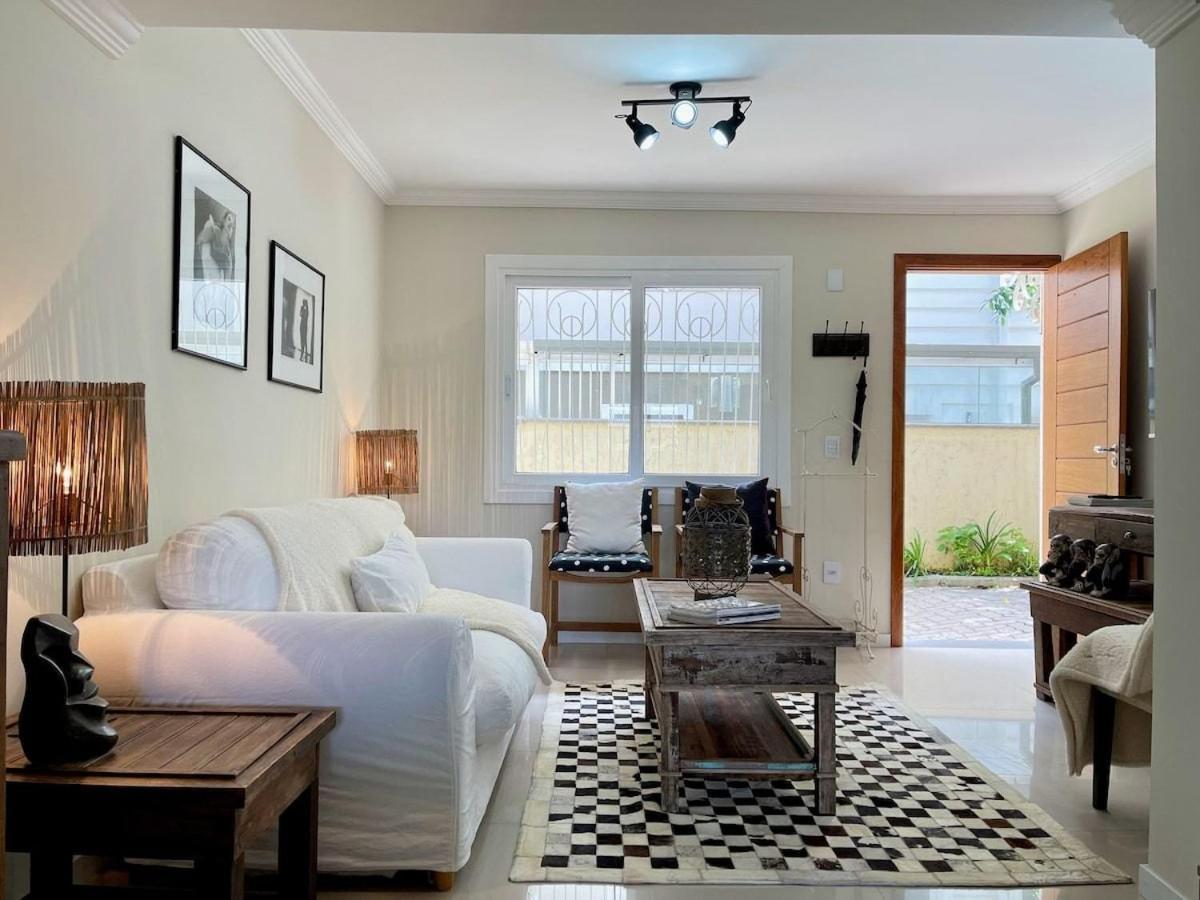 Casa TRIPLEX 3 dorm a 6QD RUA COBERTA CANELA