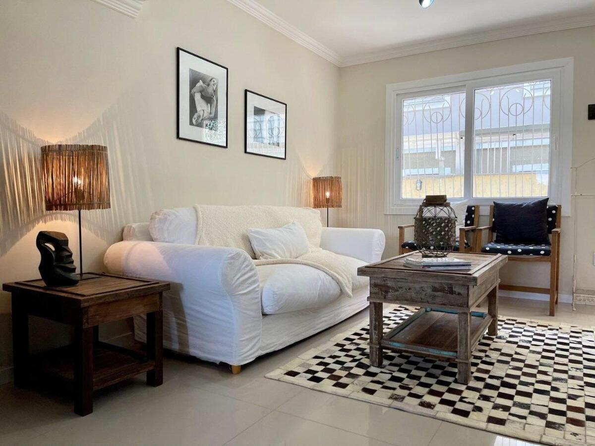 Casa TRIPLEX 3 dorm a 6QD RUA COBERTA CANELA