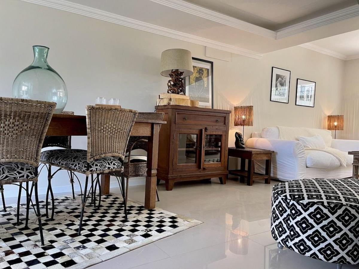 Casa TRIPLEX 3 dorm a 6QD RUA COBERTA CANELA