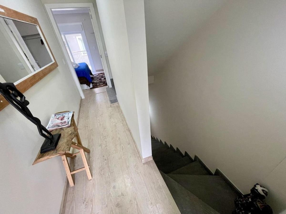 Casa TRIPLEX 3 dorm a 6QD RUA COBERTA CANELA