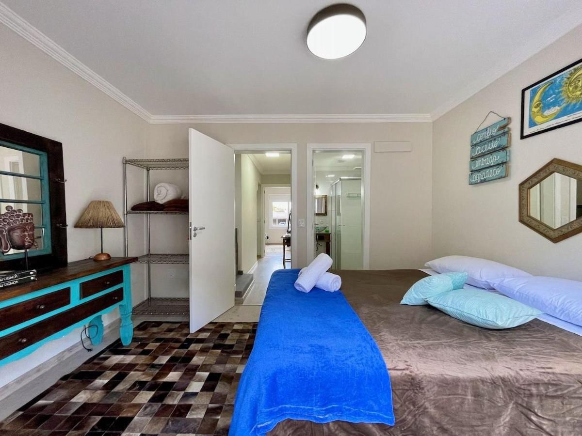 Casa TRIPLEX 3 dorm a 6QD RUA COBERTA CANELA