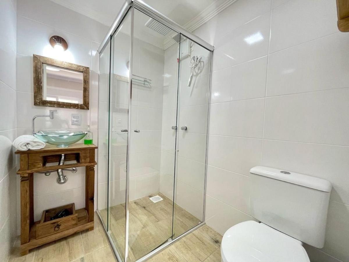 Casa TRIPLEX 3 dorm a 6QD RUA COBERTA CANELA