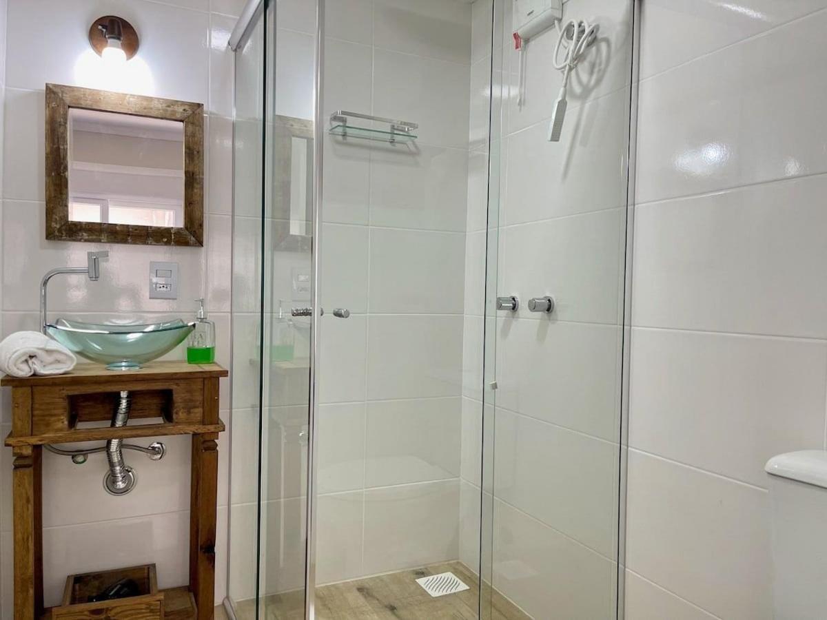 Casa TRIPLEX 3 dorm a 6QD RUA COBERTA CANELA