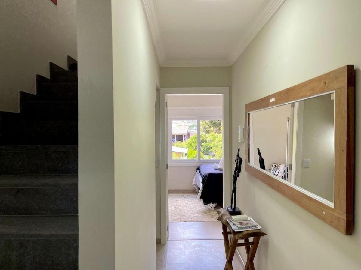 Casa TRIPLEX 3 dorm a 6QD RUA COBERTA CANELA