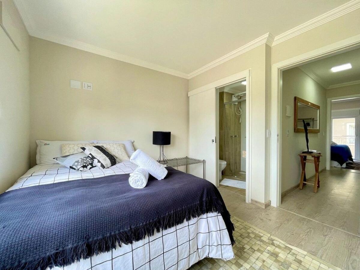 Casa TRIPLEX 3 dorm a 6QD RUA COBERTA CANELA