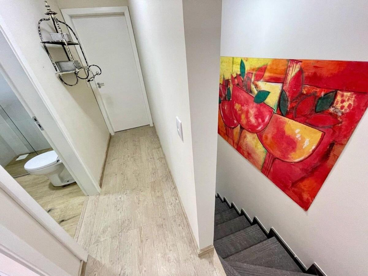 Casa TRIPLEX 3 dorm a 6QD RUA COBERTA CANELA