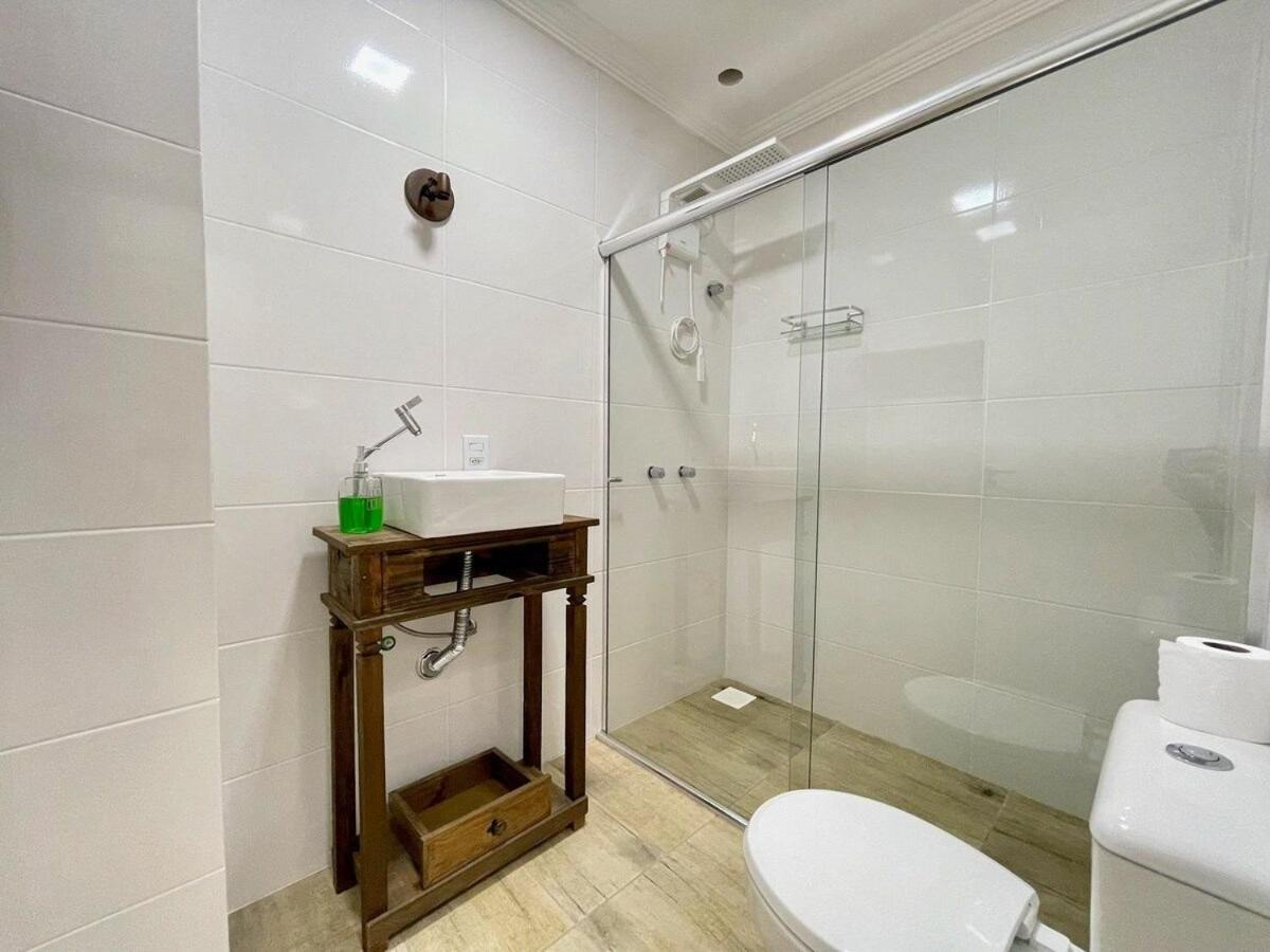 Casa TRIPLEX 3 dorm a 6QD RUA COBERTA CANELA