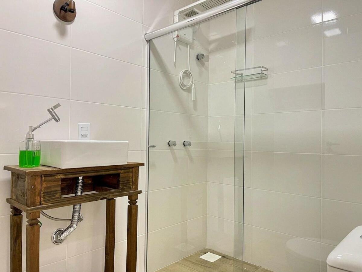 Casa TRIPLEX 3 dorm a 6QD RUA COBERTA CANELA