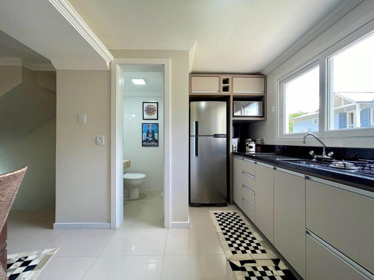 Casa TRIPLEX 3 dorm a 6QD RUA COBERTA CANELA