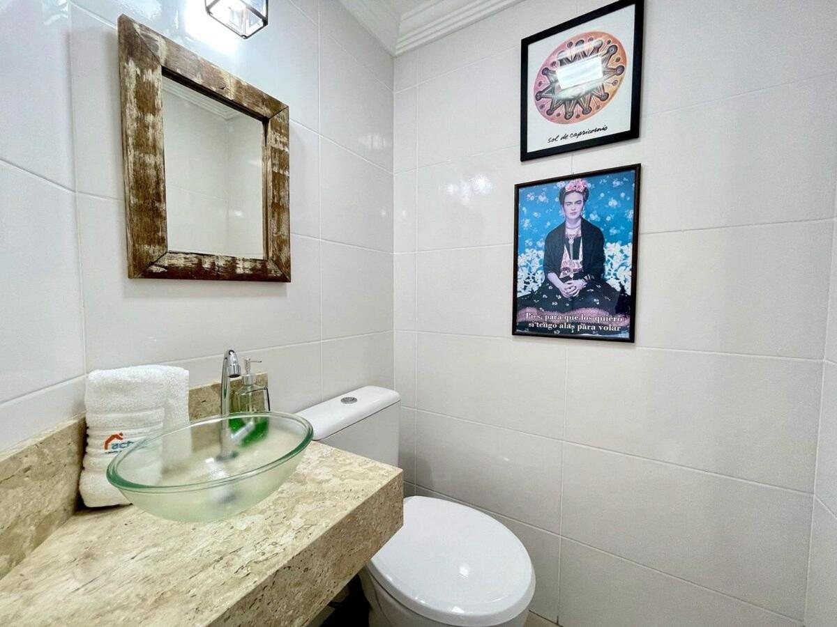 Casa TRIPLEX 3 dorm a 6QD RUA COBERTA CANELA
