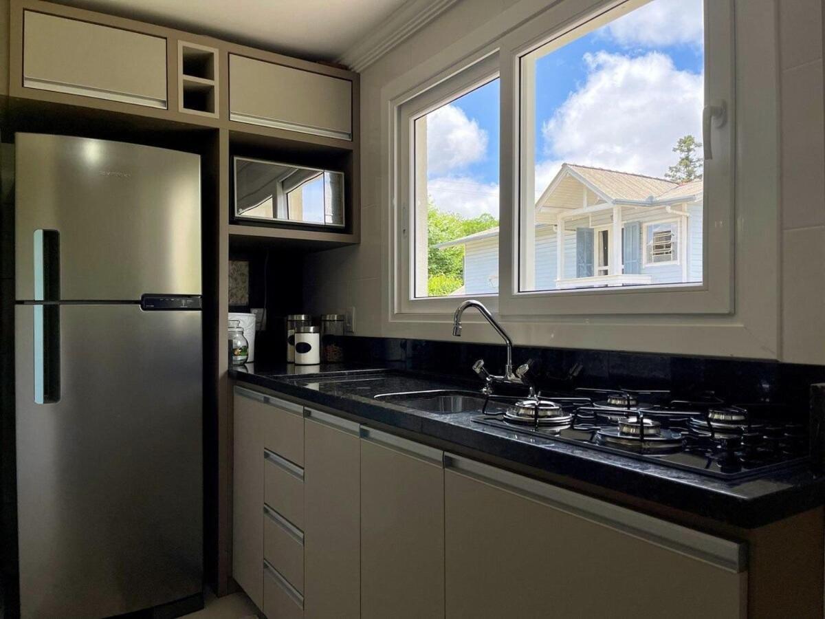 Casa TRIPLEX 3 dorm a 6QD RUA COBERTA CANELA