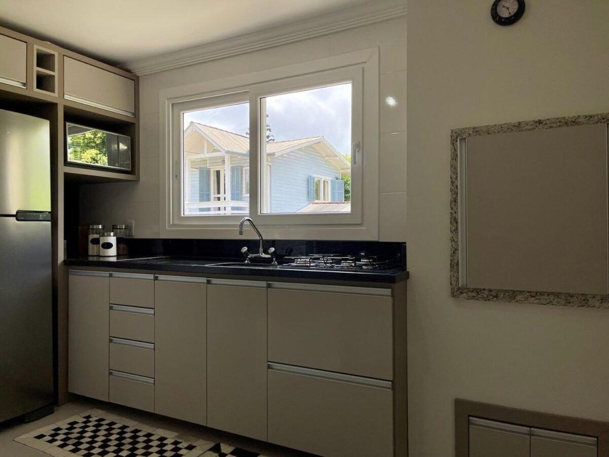 Casa TRIPLEX 3 dorm a 6QD RUA COBERTA CANELA
