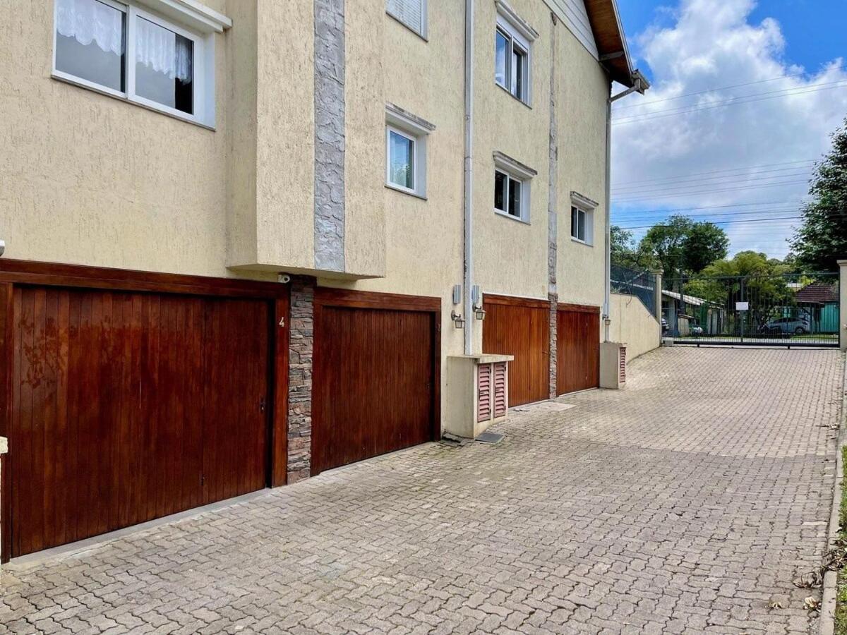 Casa TRIPLEX 3 dorm a 6QD RUA COBERTA CANELA