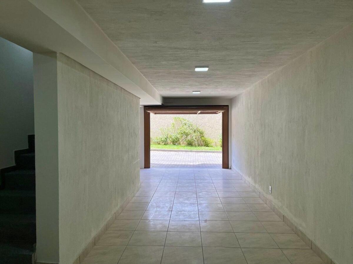 Casa TRIPLEX 3 dorm a 6QD RUA COBERTA CANELA