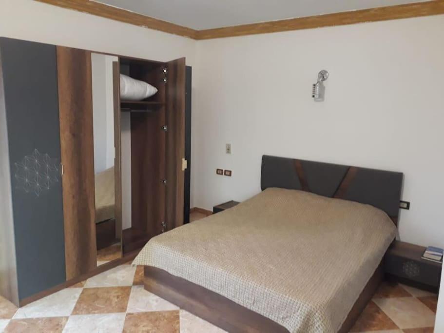 Schöne Wohnung mit Blick auf Nil und Pyramiden
