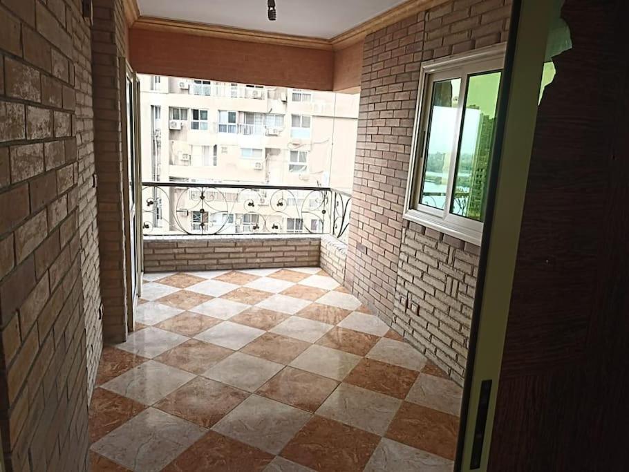 Schöne Wohnung mit Blick auf Nil und Pyramiden
