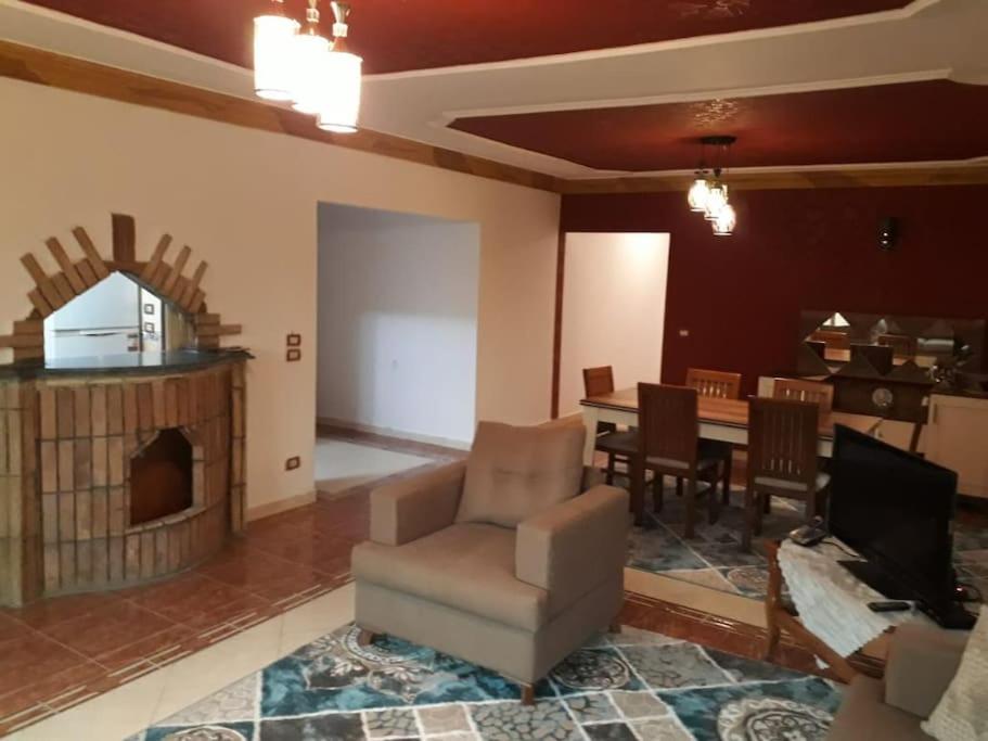 Schöne Wohnung mit Blick auf Nil und Pyramiden