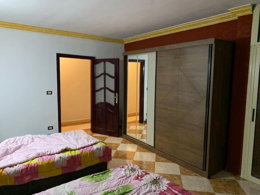 Schöne Wohnung mit Blick auf Nil und Pyramiden
