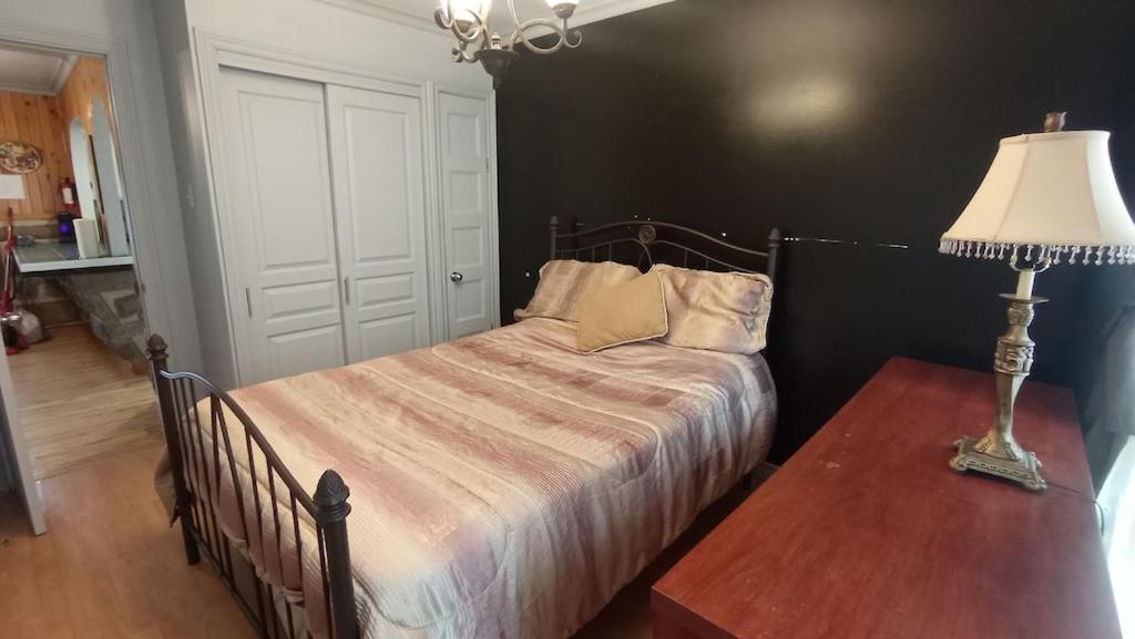 Chalet à Louer à Saint-zénon, Dans Lanaudière, Bord du lac
