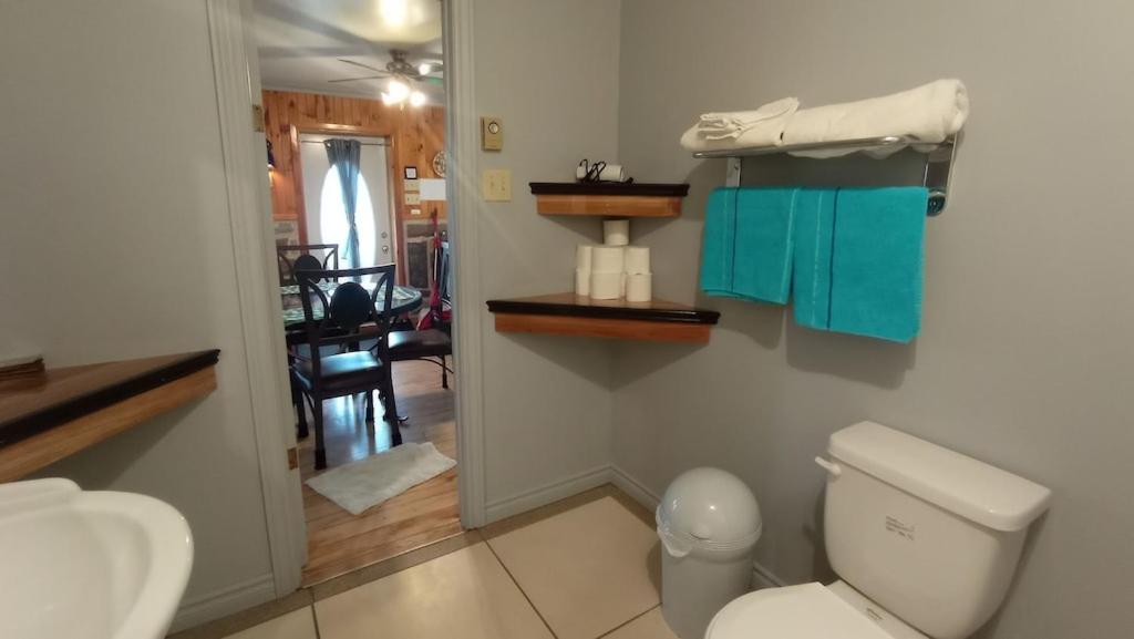 Chalet à Louer à Saint-zénon, Dans Lanaudière, Bord du lac