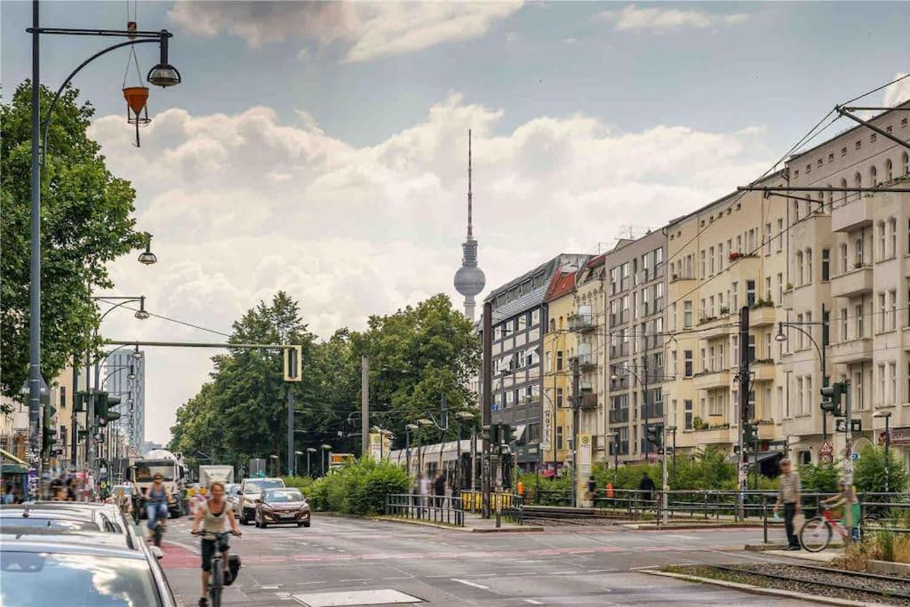 Holiday 33 Apartment K next to Alexanderplatz, 4 rooms with bathroom & guest toilet