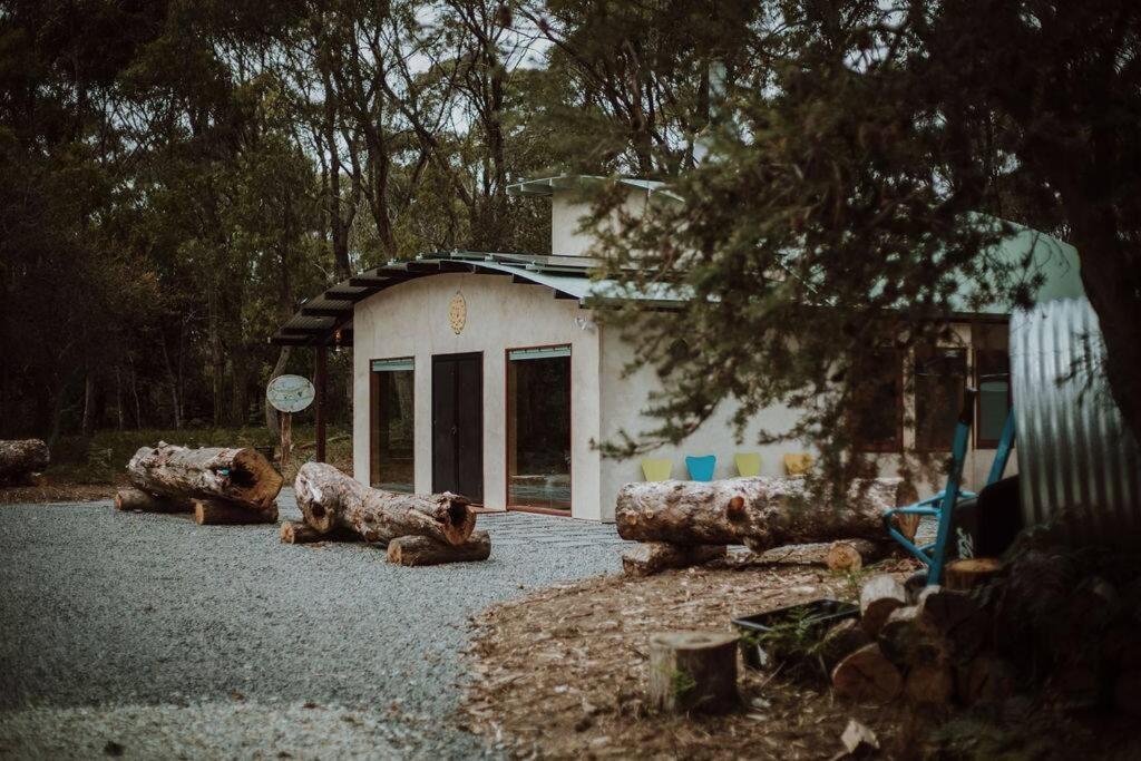Three Little Pigs Escape - Main and Cabin - OFF GRID property