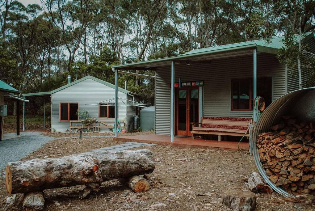 Three Little Pigs Escape - Main and Cabin - OFF GRID property