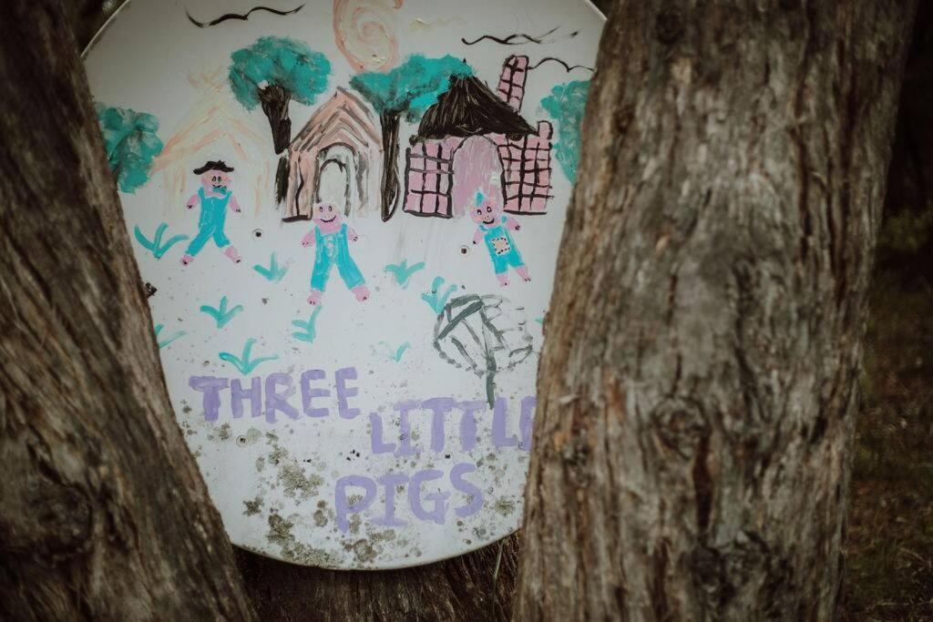Three Little Pigs Escape - Main and Cabin - OFF GRID property