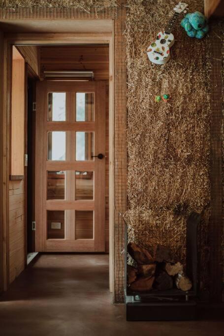 Three Little Pigs Escape - Main and Cabin - OFF GRID property