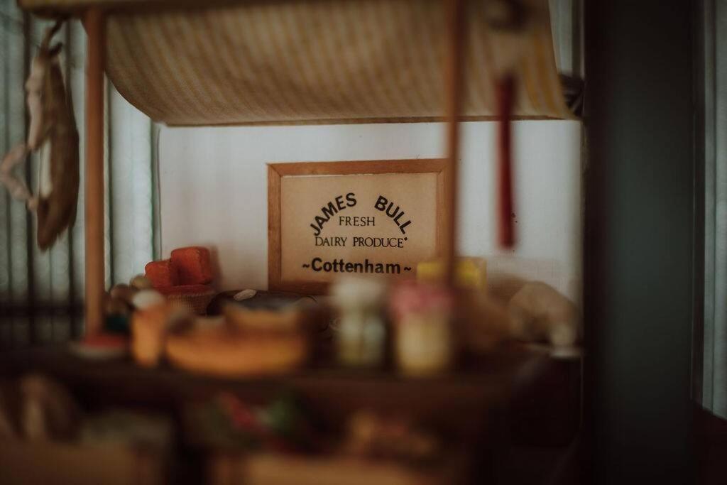 Three Little Pigs Escape - Main and Cabin - OFF GRID property