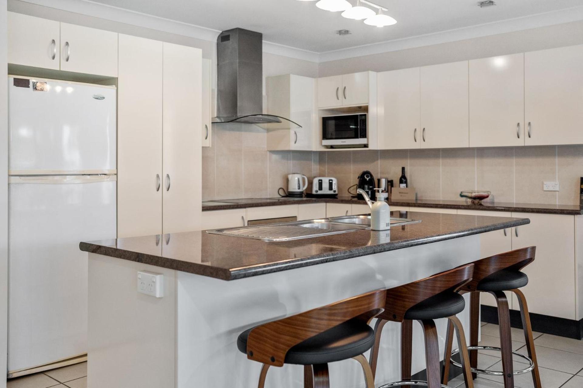 Footprints at Hyams Beach - 4BR home w. games room