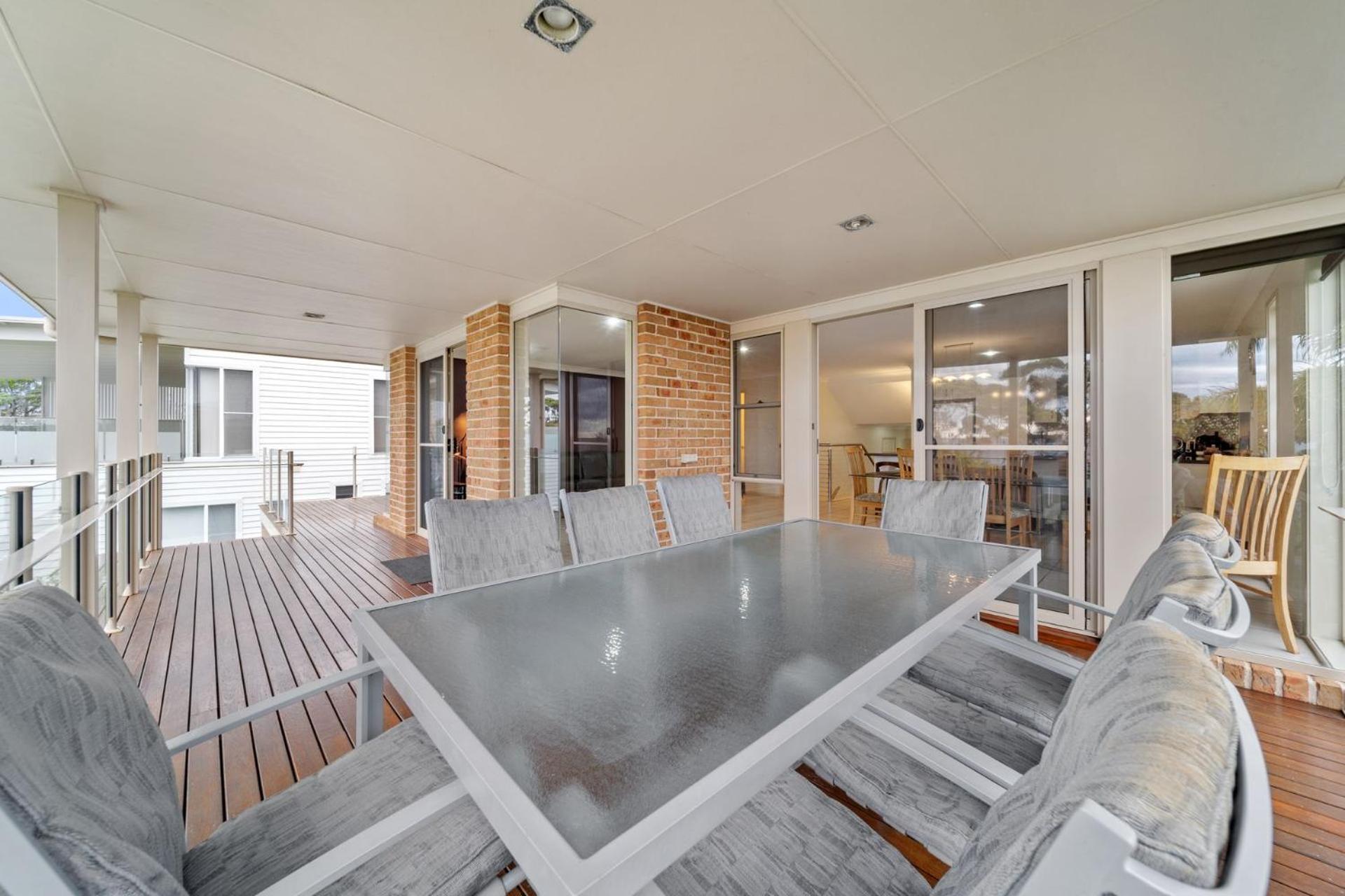 Footprints at Hyams Beach - 4BR home w. games room