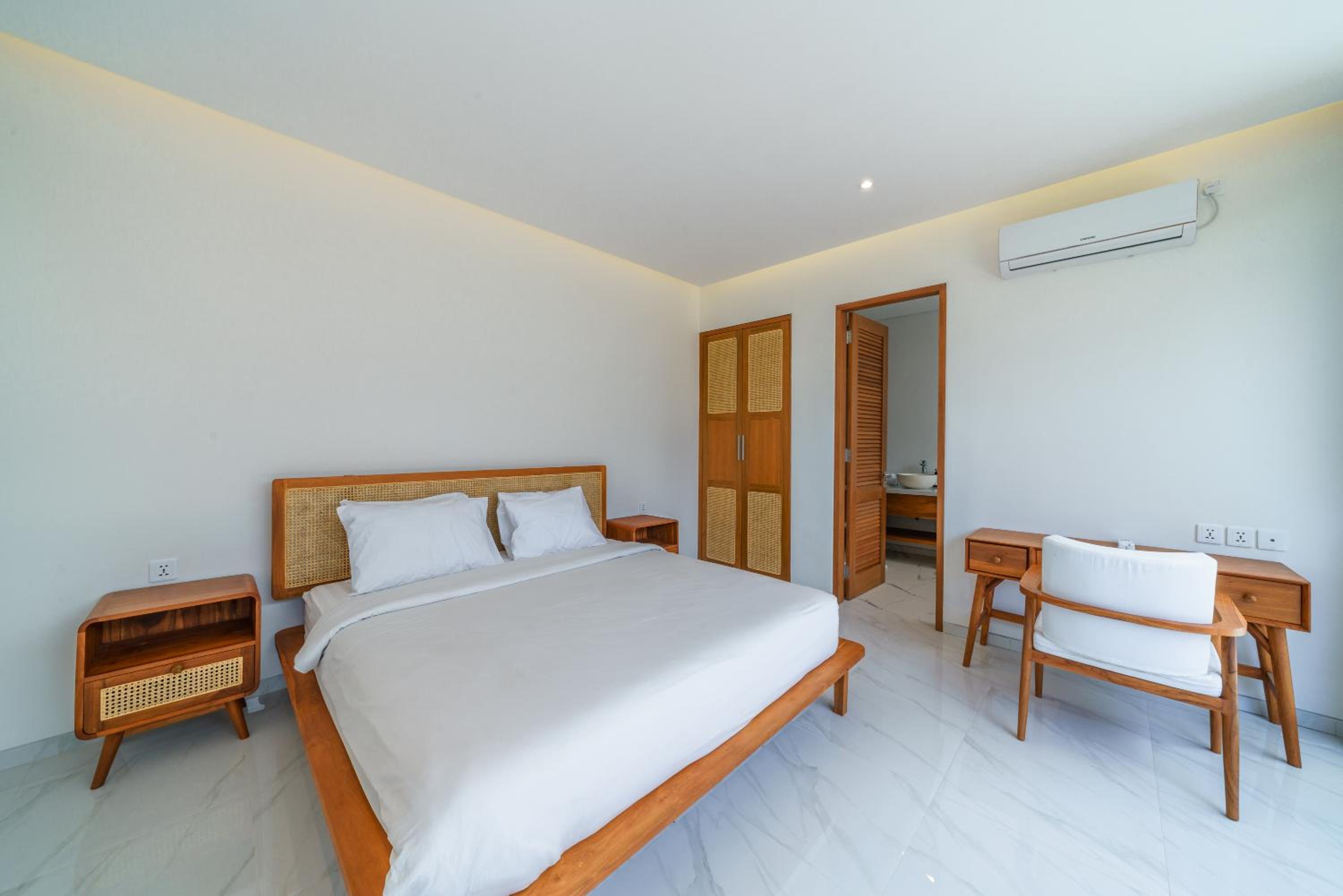Villa Besso Padonan - Modern & Minimalist 2BR Villa in Canggu! view 2
