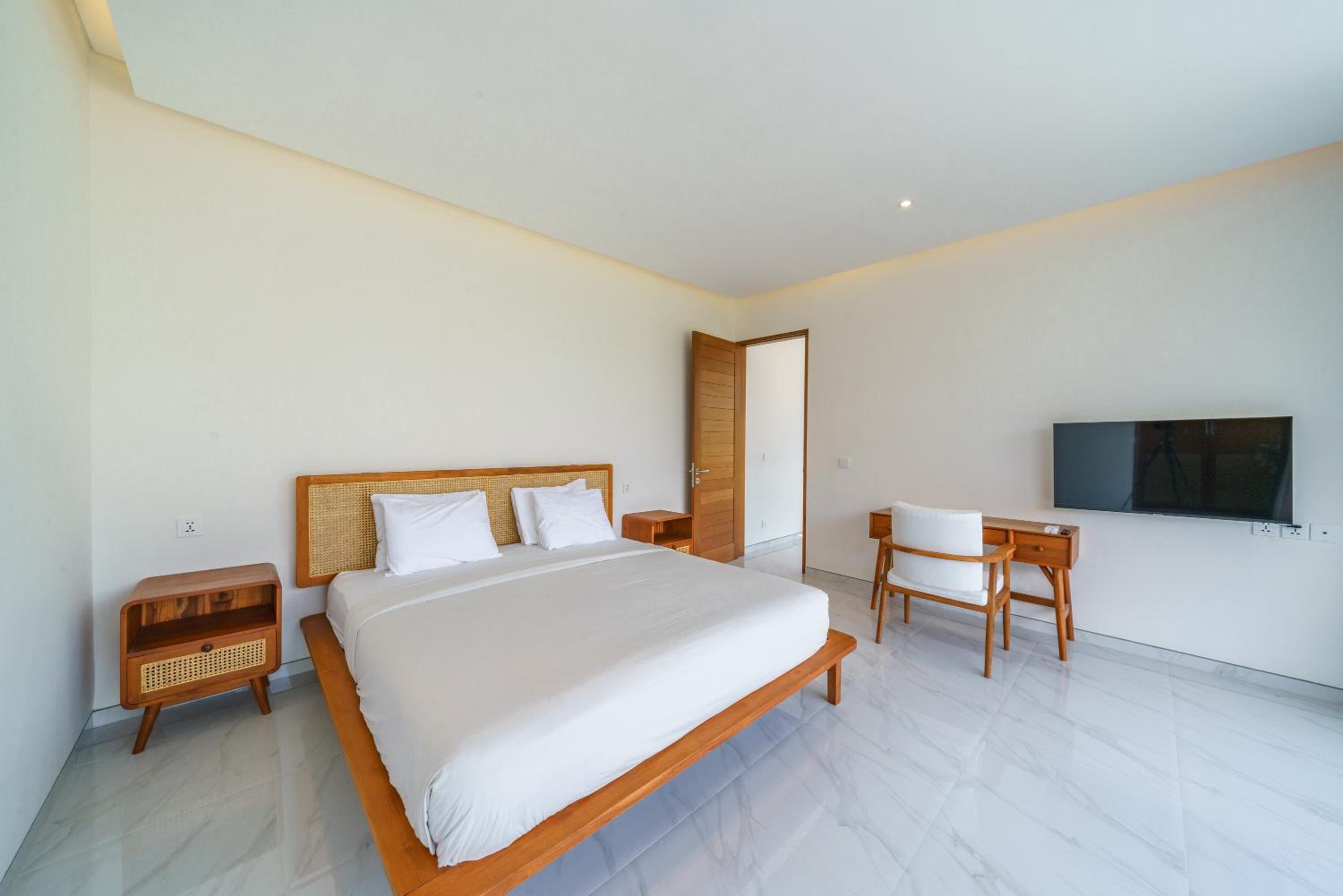 Villa Besso Padonan - Modern & Minimalist 2BR Villa in Canggu! view 5