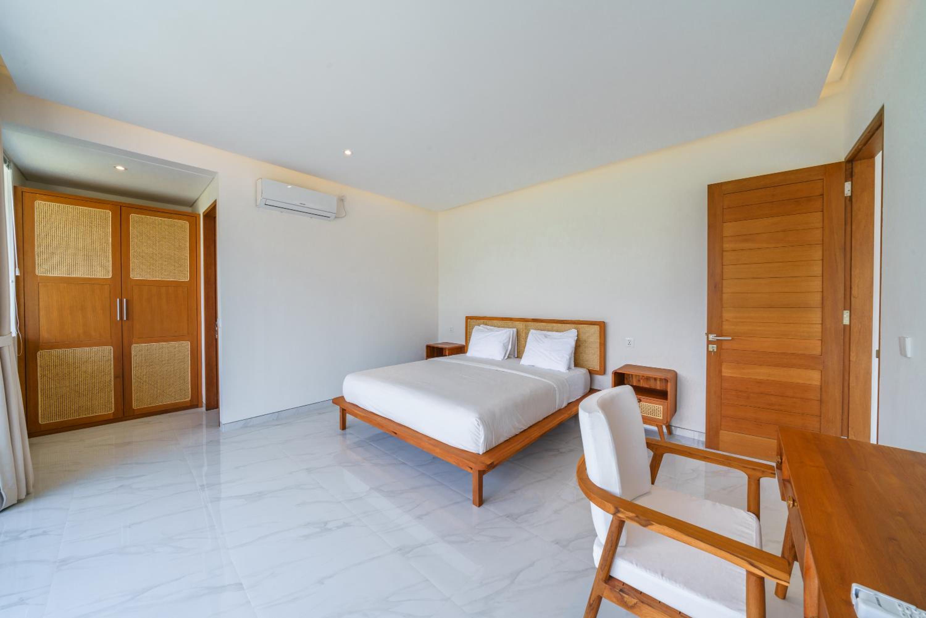 Villa Besso Padonan - Modern & Minimalist 2BR Villa in Canggu! view 3
