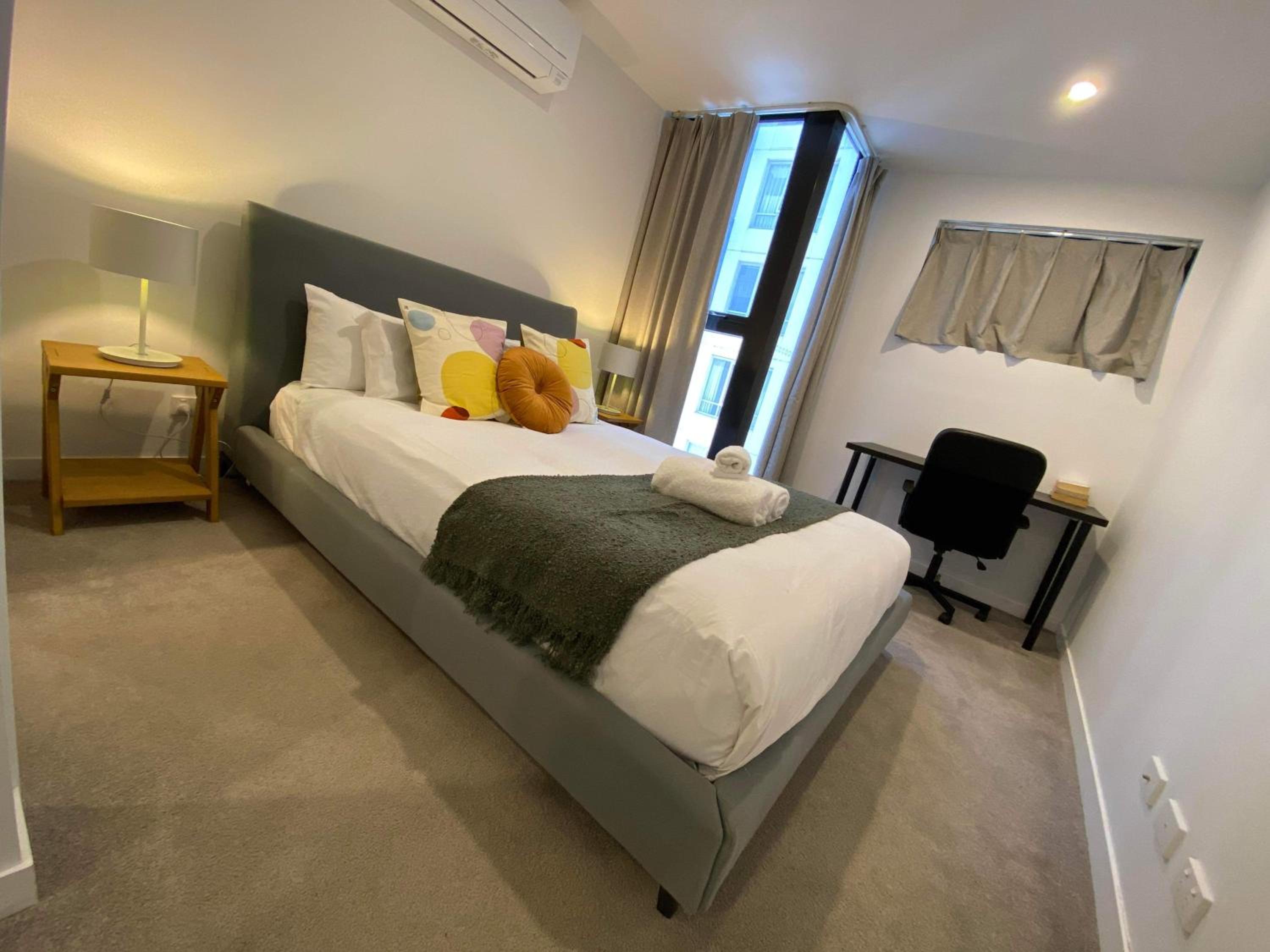 2 Bed 2 Bath Luxury Apartment in Braddon Canberra - Free heated pool, gym, parking