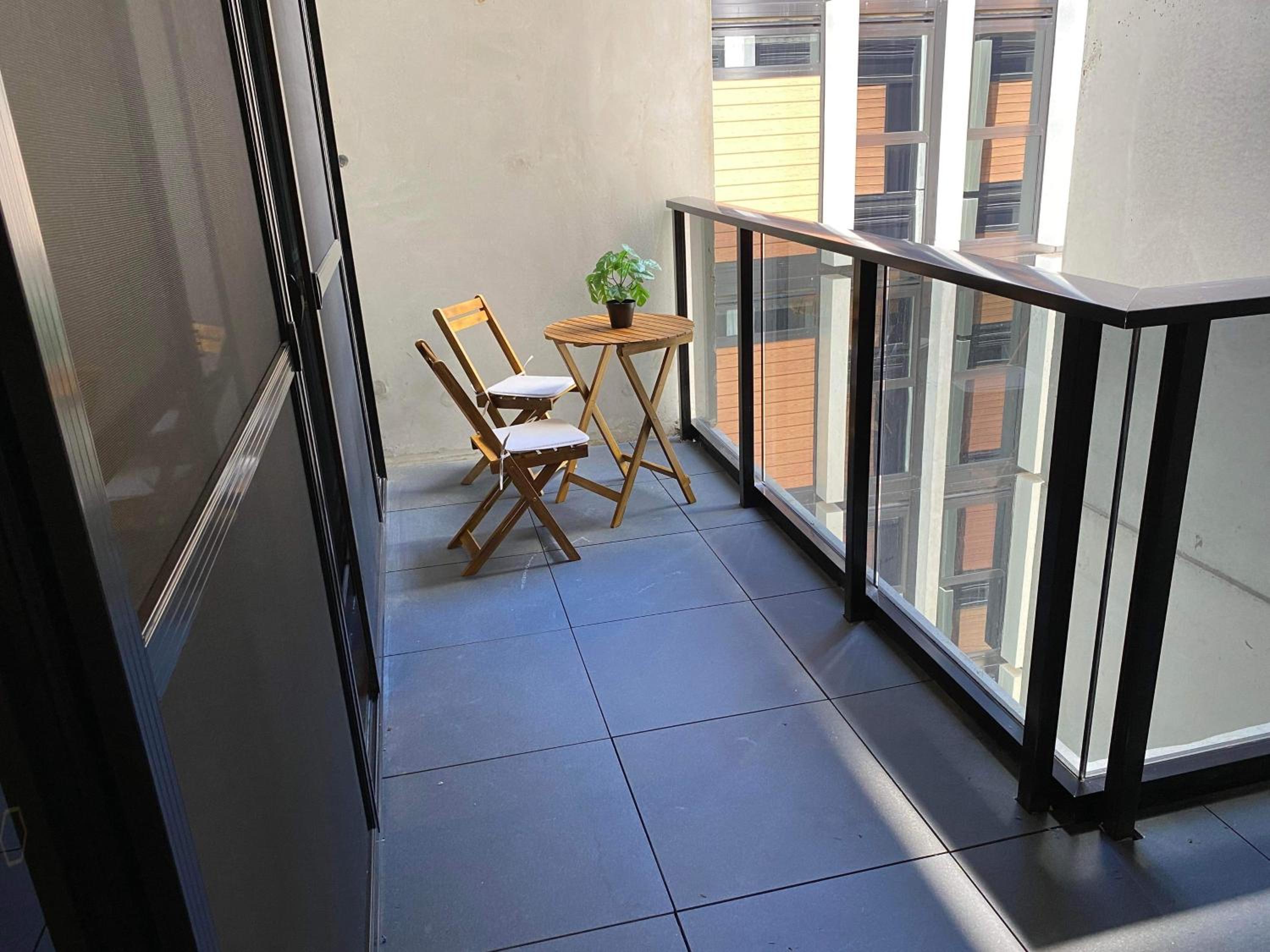 2 Bed 2 Bath Luxury Apartment in Braddon Canberra - Free heated pool, gym, parking