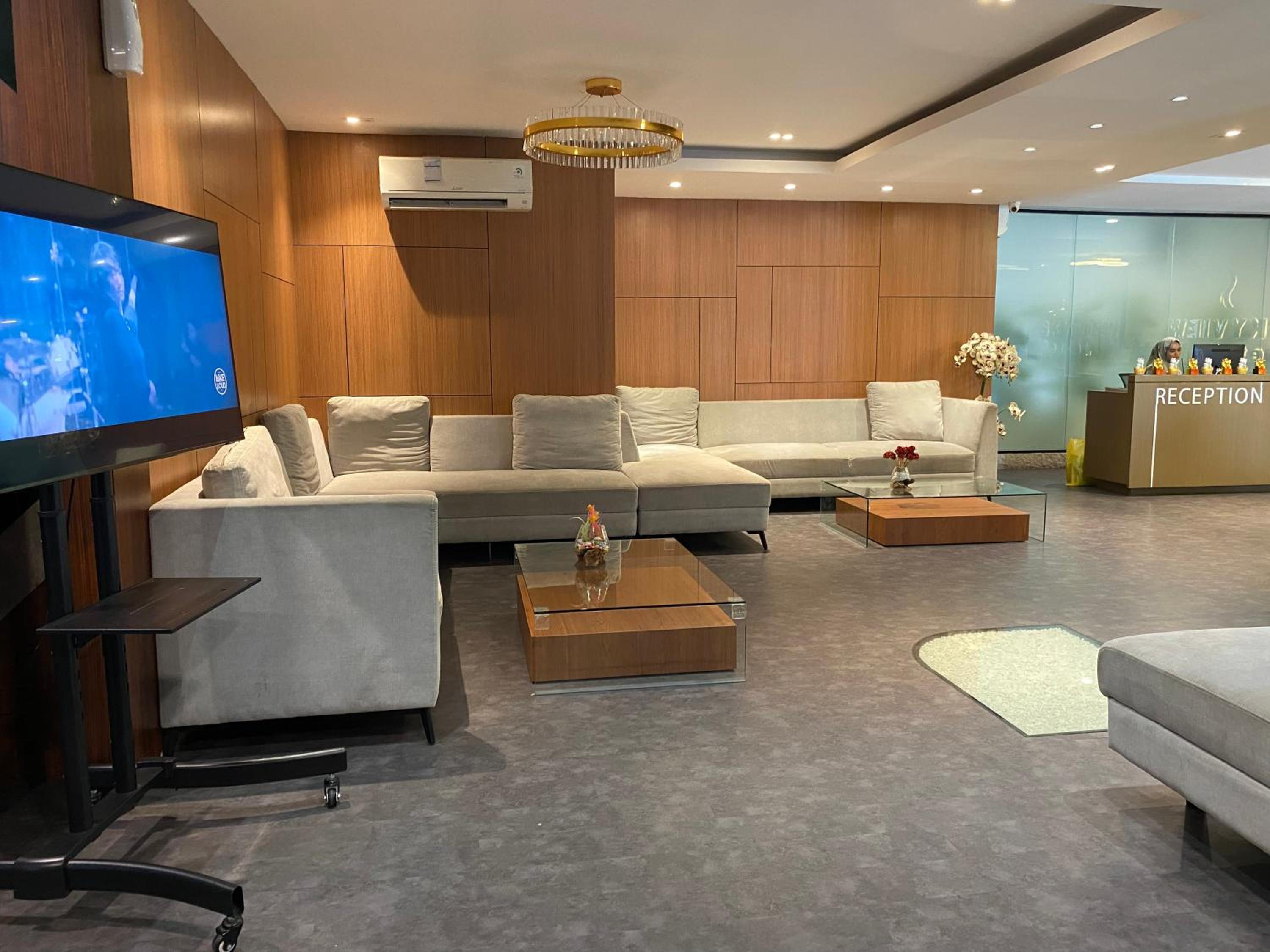 Deluxe Suites Skyview with Infinity Pool view 5