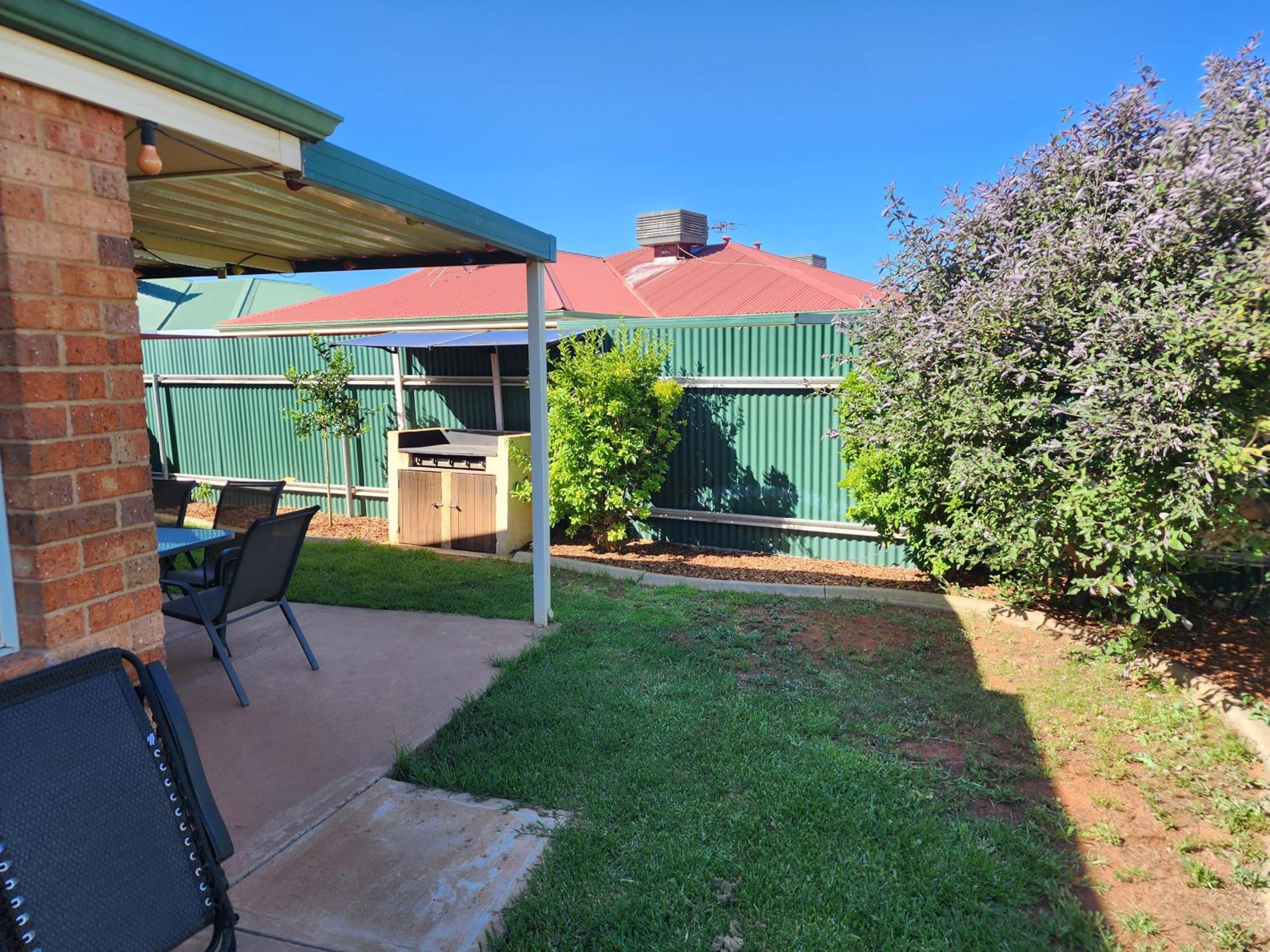 Adorable-secure 3 bedroom holiday home with Pool around the corner from The Miners Rest., photo 12