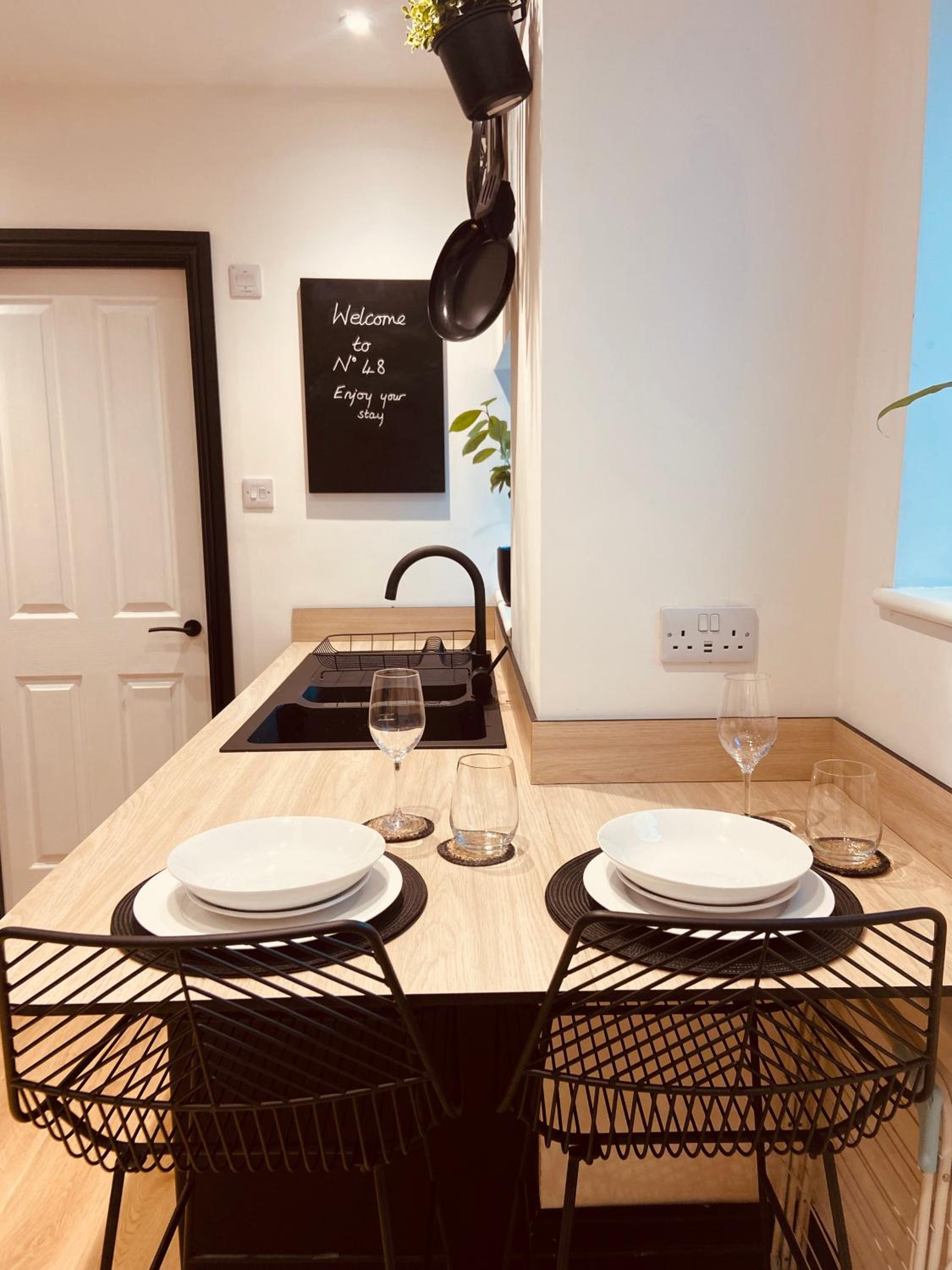 Apartment on The Hoe & Coastal Path with Free Parking view 4
