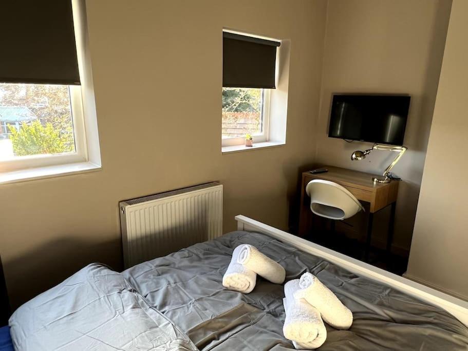 Modern 1BR Apartment near Loughborough University & Hospital view 5