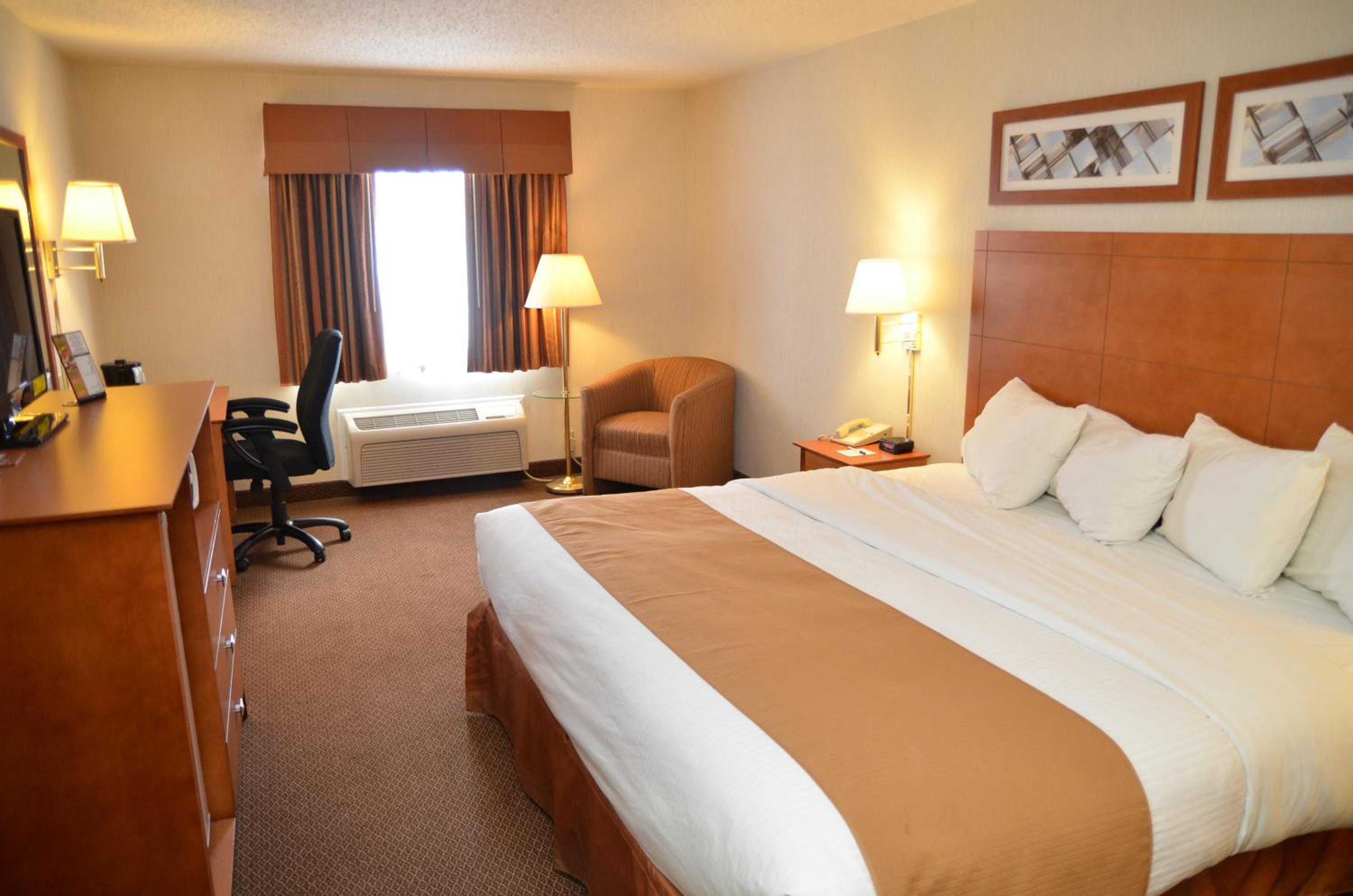 Port Huron Vacations - Baymont by Wyndham Port Huron - Property Image 12