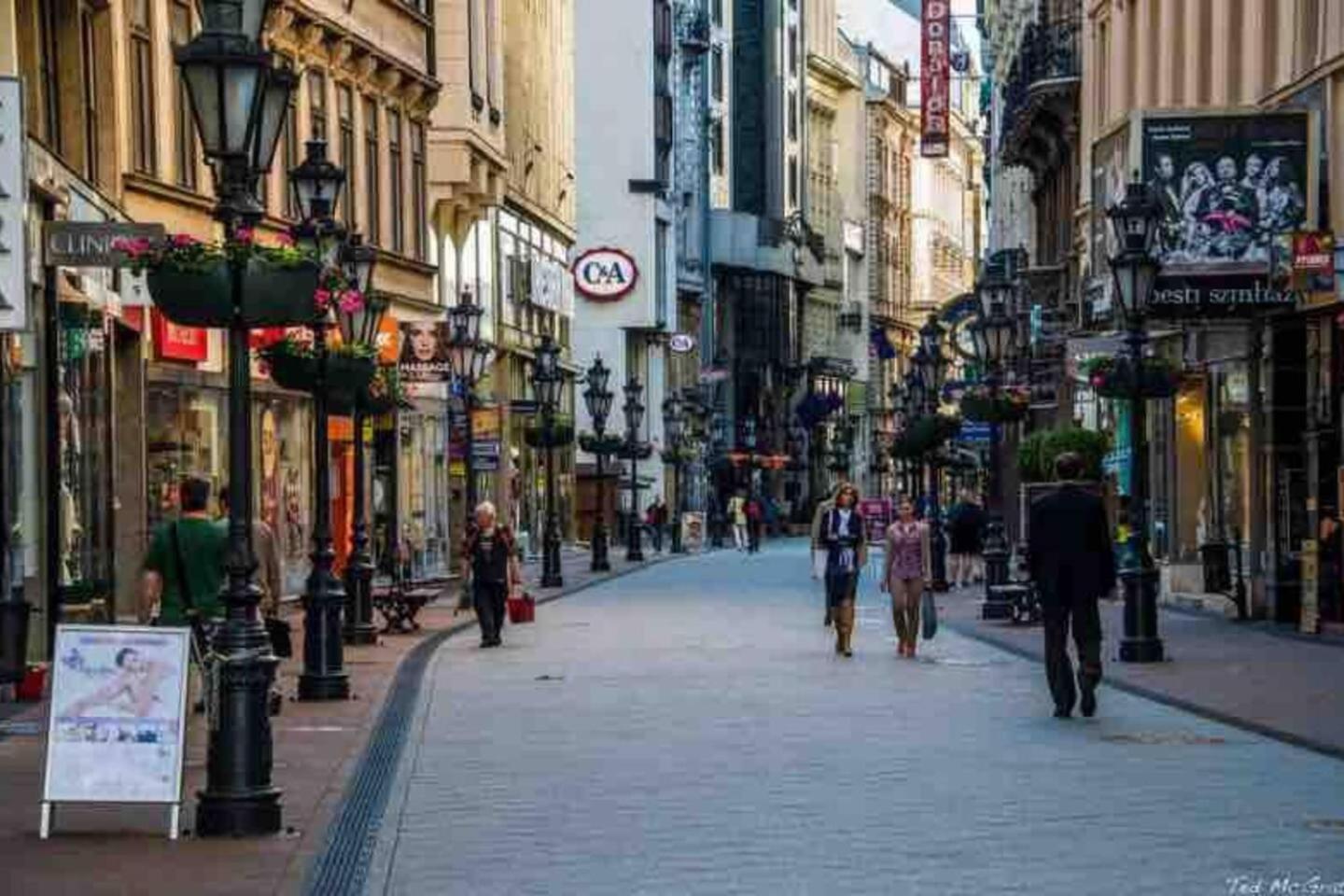 Budapest City Centre Studio - Contactless Check In